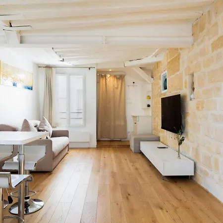Séjour chez l'habitant Charming Saint Honore Parisian Escape In The Heart Of The City No Elevator Paris