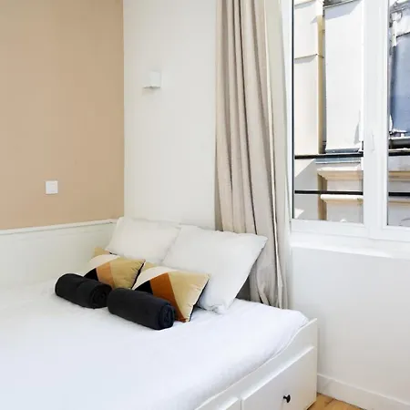 Charming Saint Honore Parisian Escape In The Heart Of The City No Elevator Séjour chez l'habitant *