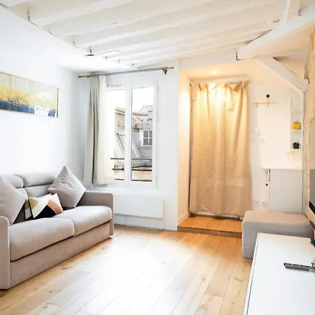 Séjour chez l'habitant Charming Saint Honore Parisian Escape In The Heart Of The City No Elevator